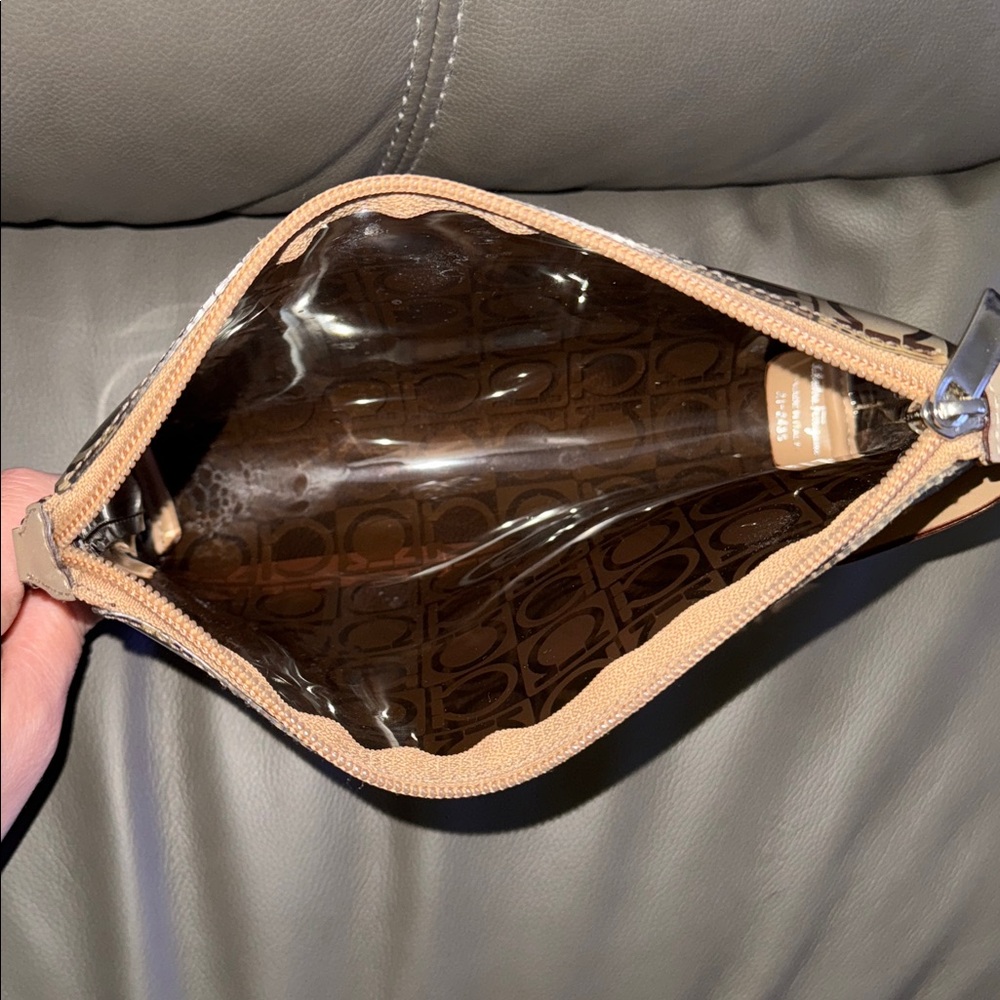 Salvatore Ferragamo Gancini transparent Pochette bag. AUTHENTIC 🤎⚡️flash sale! - Picture 11 of 11